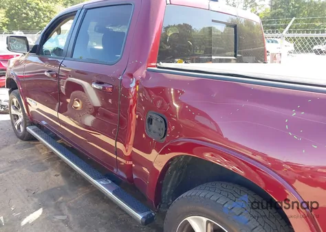 2020 Ram 1500 Laramie 4X4 5'7 Box z USA, uszkodzony, nr VIN 1C6SRFJT6LN217061